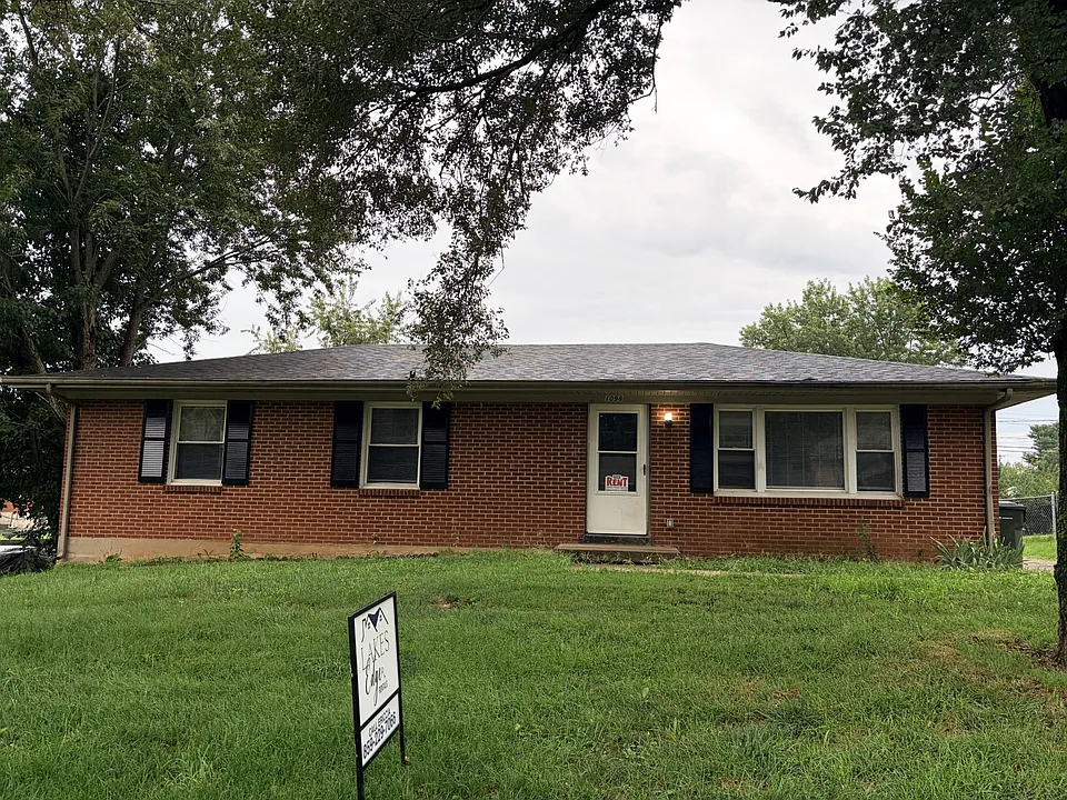 1098 Redwood Dr