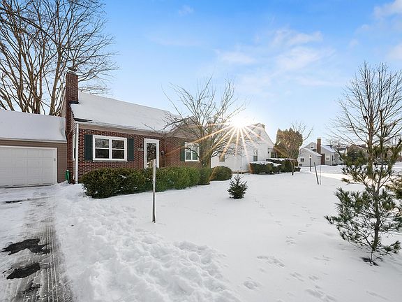 3rd image of 1515 College Hill Dr