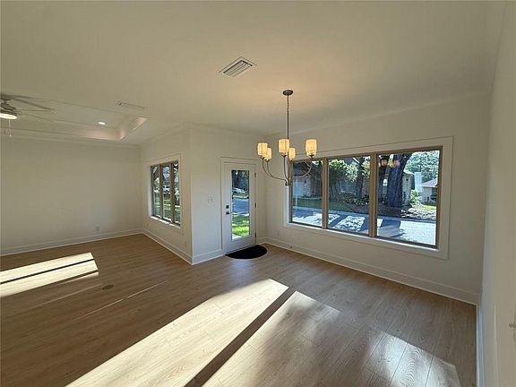 3rd image of 2289 Snowden Pl W