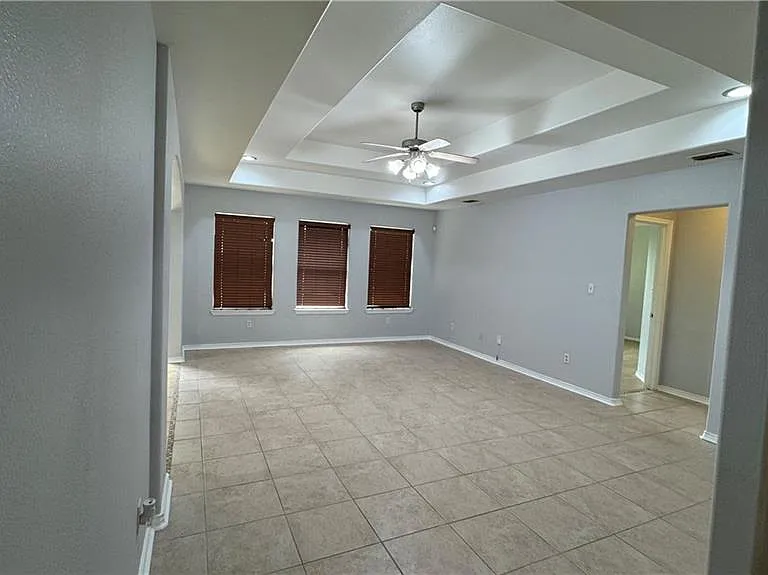 3405 Santa Monica — Photo 8