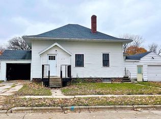 214 2nd St NE, Buffalo Center, IA 50424