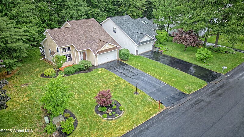 2nd image of 28 Woodthrush Court