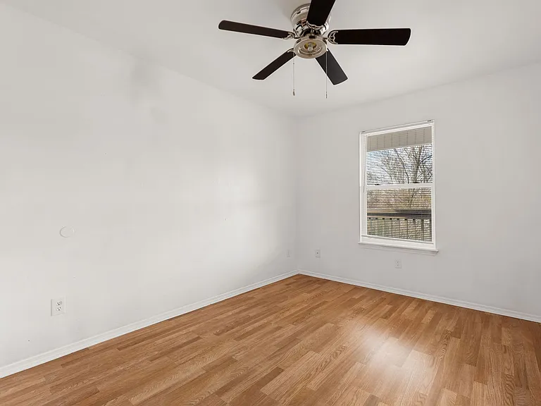 Flat Rock Creek Apartments — Photo 19