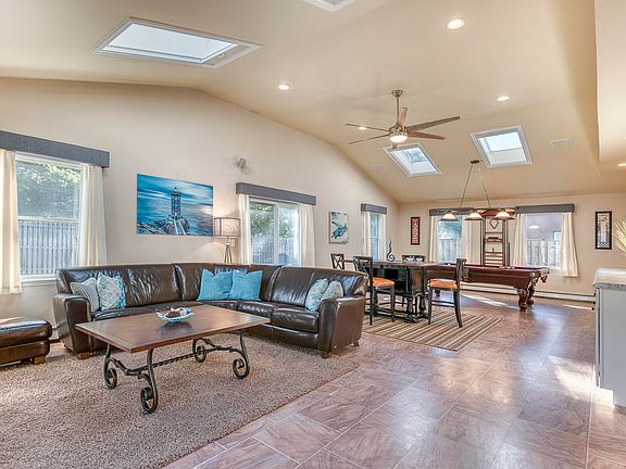 3rd image of 886 Fairview Dr