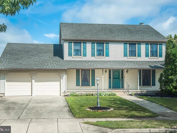 15 Saint Andrews Dr, Laurel Springs, NJ 08021