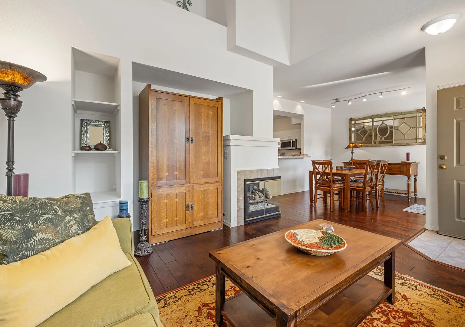 Furnished Or Unfurnished - 3 Bed 3 Bath Gated Highlands Ranch Home! — Photo 3