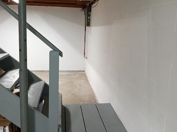 5th image of 202 Spruce St