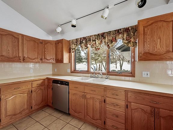 2nd image of 3831 Kennedy Pl