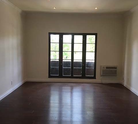 3rd image of 7229 Willoughby Ave APT 9