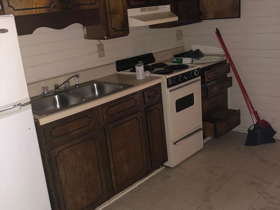 2nd image of 215 S 4th St APT A