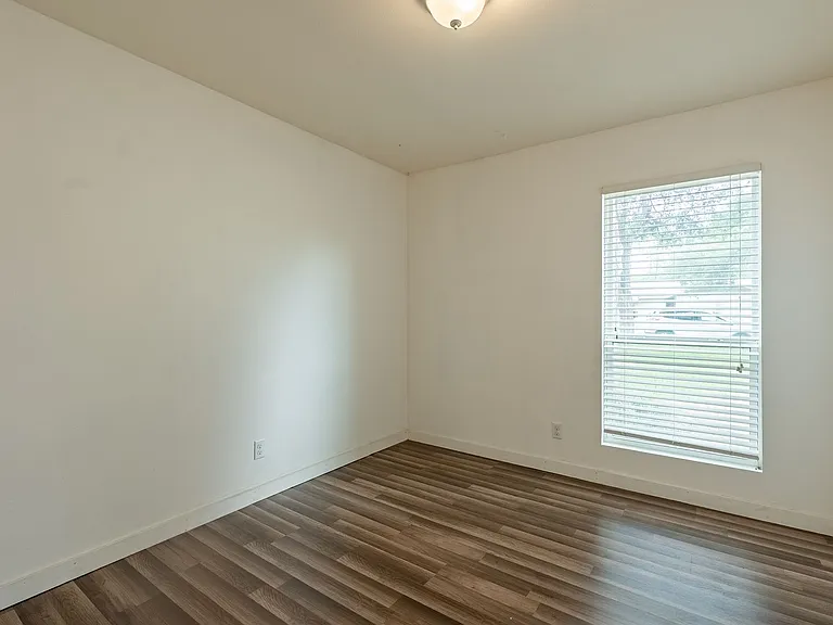1001 Echo Ln — Photo 9