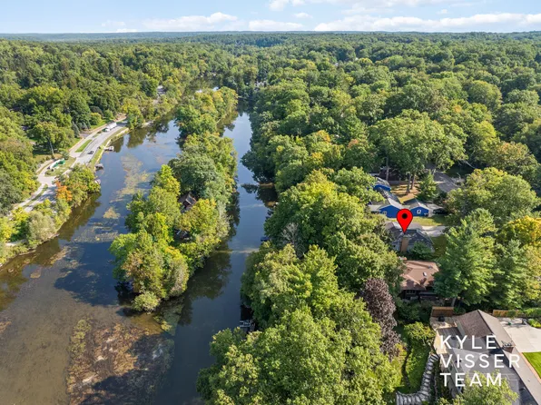 2757 Cascade Springs Dr SE, Grand Rapids, MI 49546