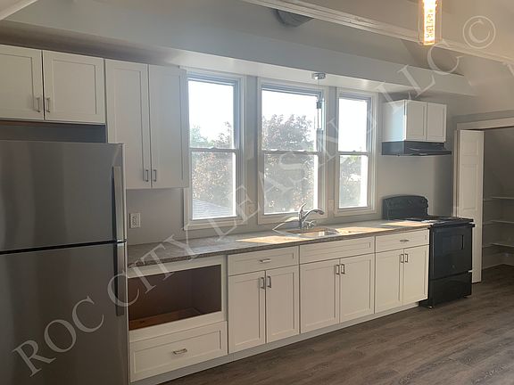 2nd image of 965 Monroe Ave #5