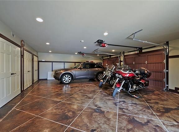 3rd image of 1078 Hickory Harbor Dr