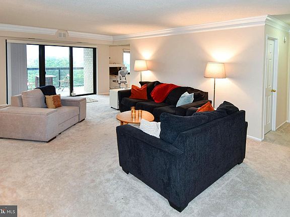 4th image of 205 Yoakum Pkwy Unit 1224
