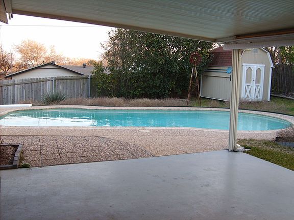 5th image of 7724 Village Oak Dr