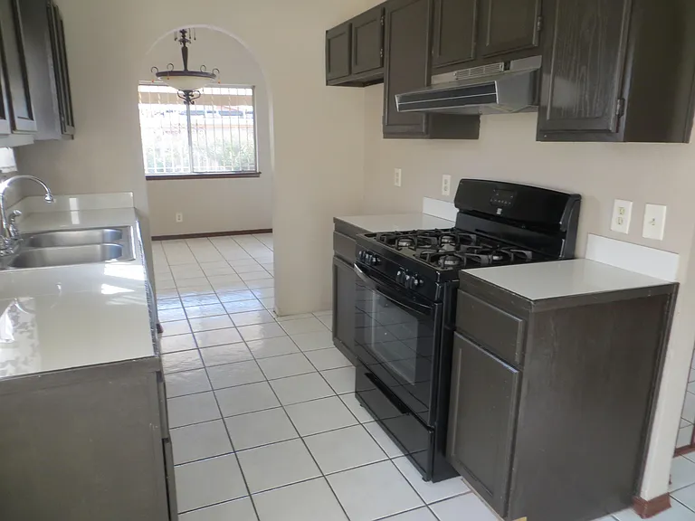 7772 Iroquois Dr — Photo 5