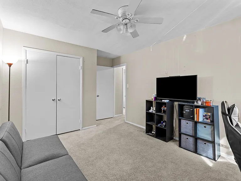 1221 Clydesdale Ln — Photo 15