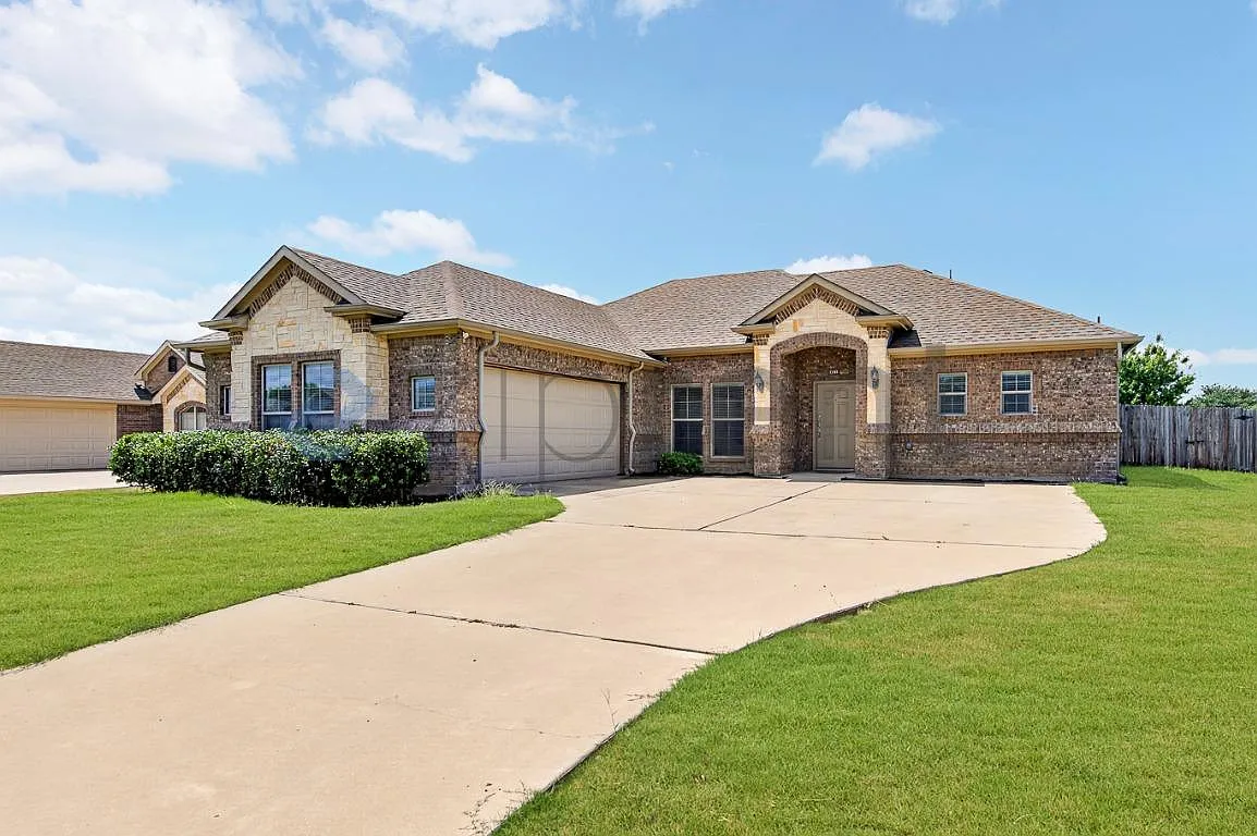 3 bed, 1717 sqft, $2,235 — Photo 1