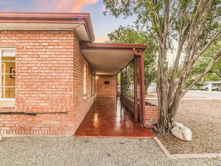 3026 E Loretta Dr — Photo 16