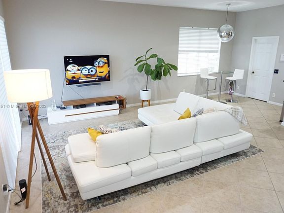 3rd image of 878 Lavender Cir #878