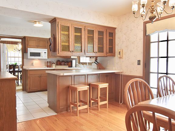 4th image of 105 E 135th St
