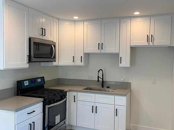 2nd image of 3941 Arlington Ave #3/4