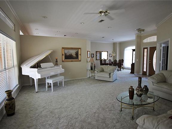 5th image of 1326 Kiowa Dr E