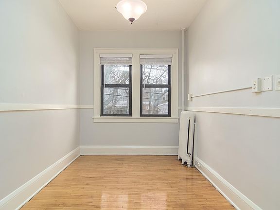 3rd image of 1524 Portland Ave #202