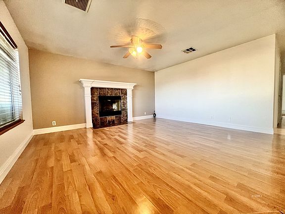 2nd image of 820 Victoria Ct