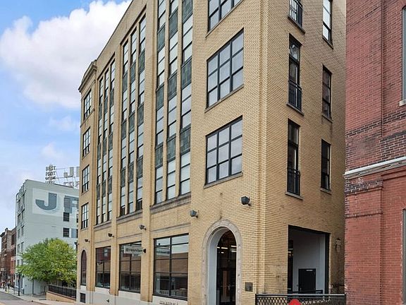 2nd image of 220 W Jackson Ave APT 202