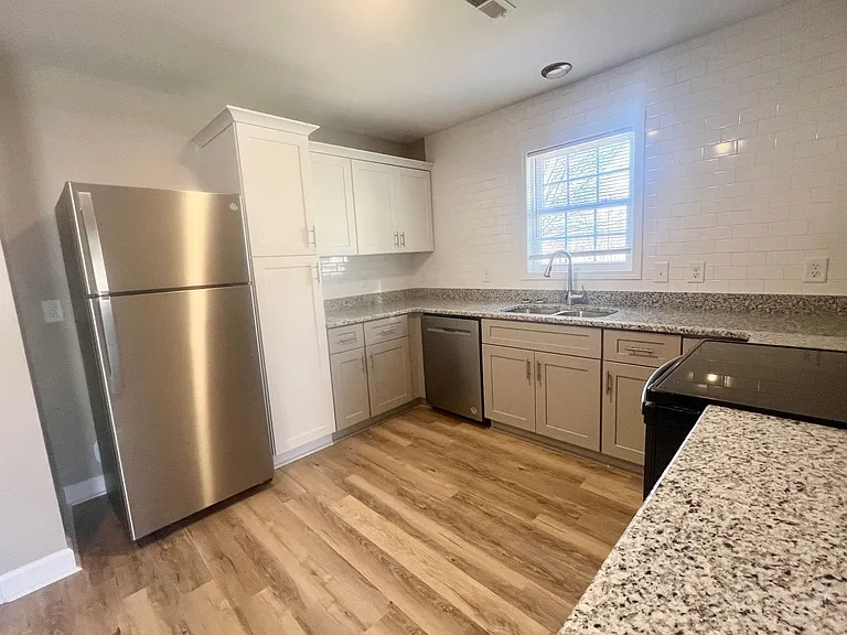 317/319 E. Gilbreath Street — Photo 5