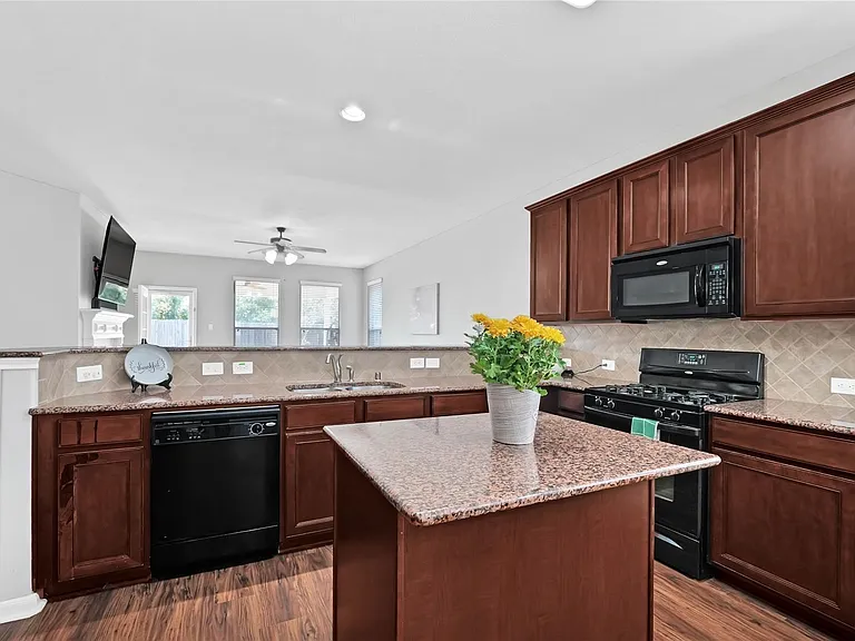 15319 Tupelo Dr — Photo 4