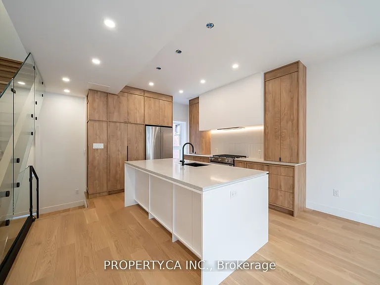 180 Dovercourt Rd #UPPER — Photo 6