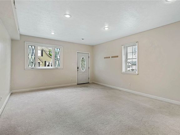 3rd image of 410 Arch Ave