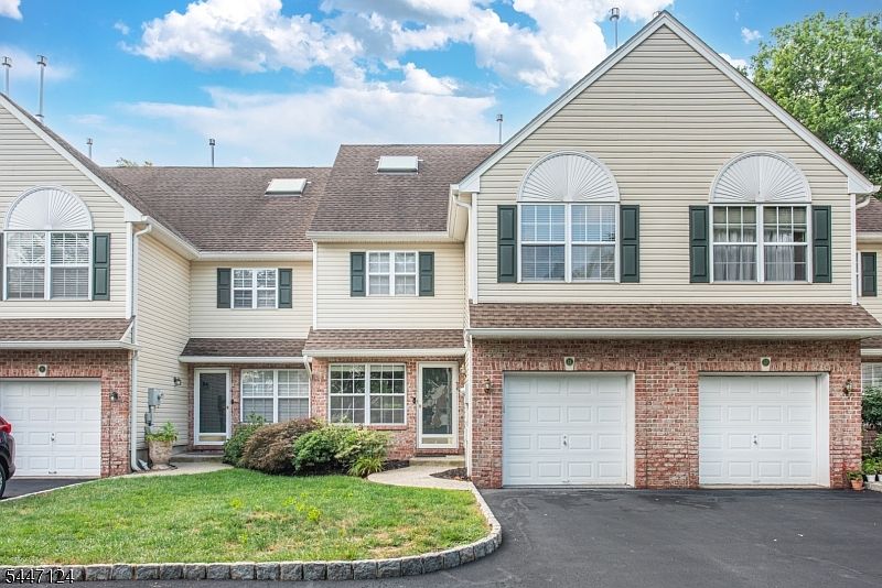 1st image of 11 Cooper Ln