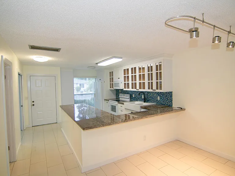 13741 Flora Pl #B — Photo 7