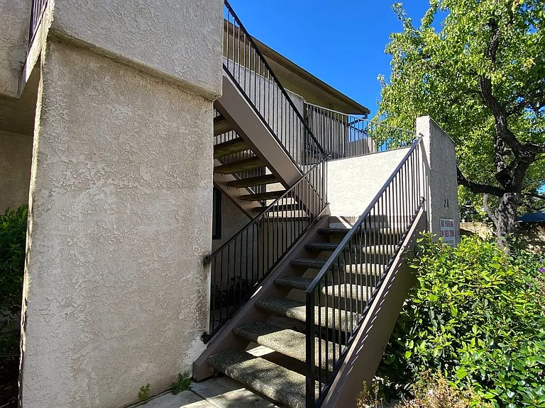 122-126 W Ramona St — Photo 15