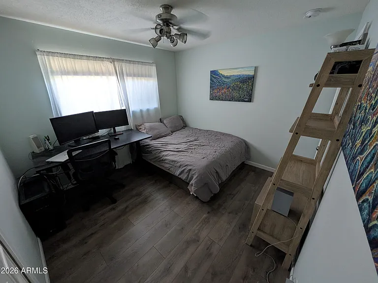 1039 E Larkspur Ln — Photo 12