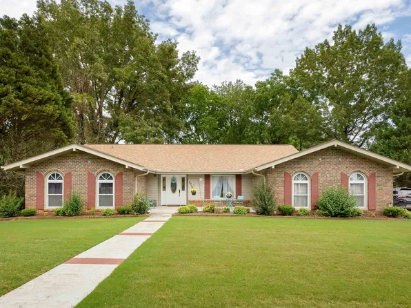 2718 Little John St, Florence, AL 35633