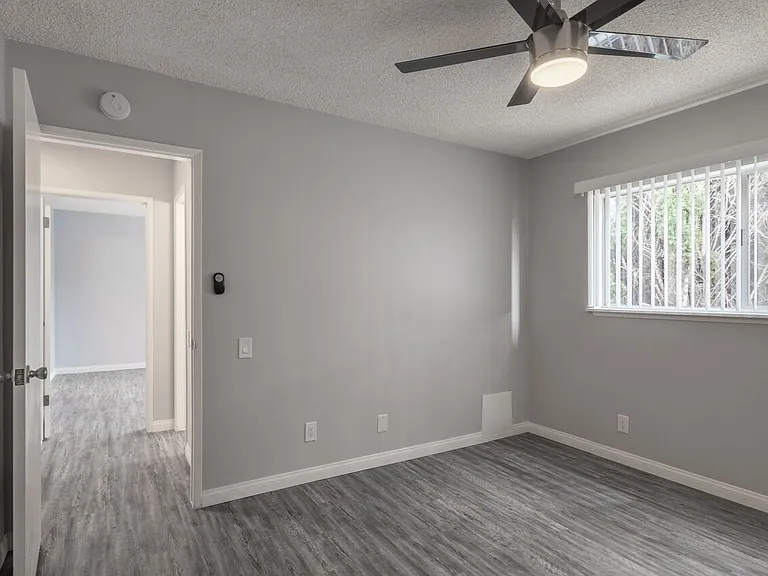 1527 Yale St #6 — Photo 27