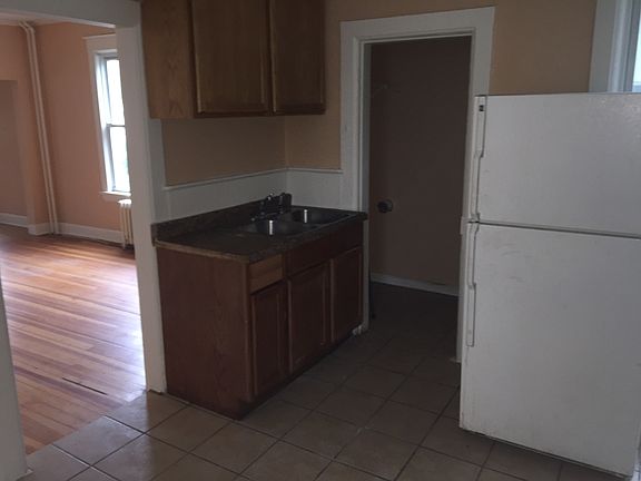 3rd image of 1105 Woodbridge St