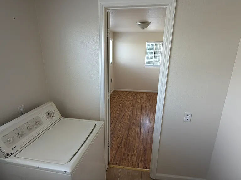 51 E 6th St #1 — Photo 9