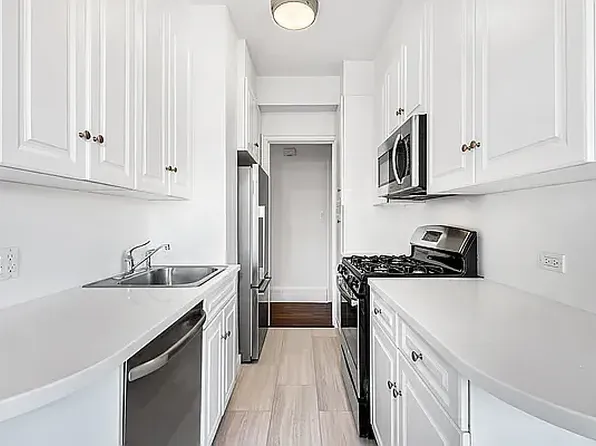 25 West 81st Street image 2 of 11