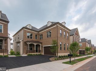 20635 Holyoke Dr, Ashburn, VA 20147