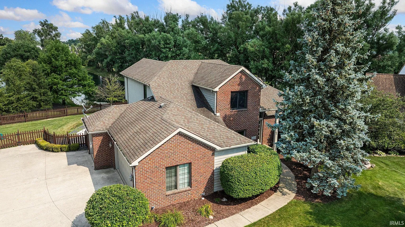 1105 Blackthorn Cv photo 1