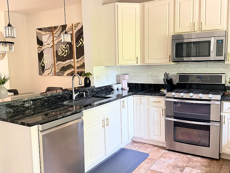 172 N East River Rd — Photo 19