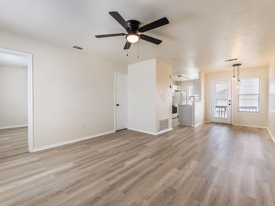 Spacious living room