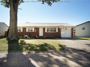 131 Vaturia Dr, Hurricane, WV 25526