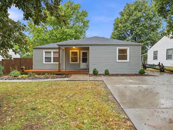 703 S Central Ave, Mulvane, KS 67110